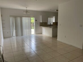 14888 SW 9th Ln in Miami, FL - Foto de edificio - Building Photo