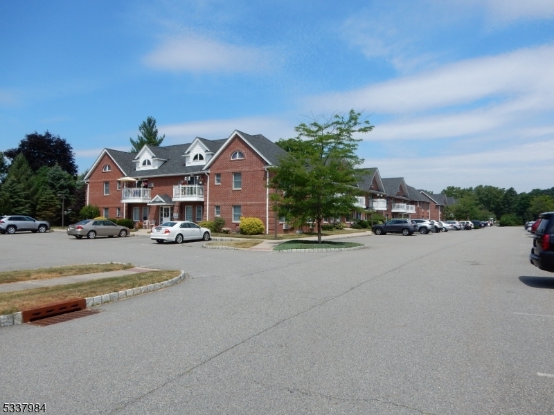 23 Jane Dr in Hackettstown, NJ - Building Photo