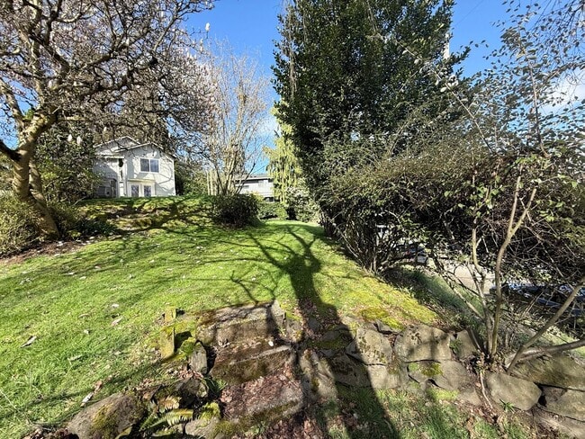 property at 909 W Emerson St