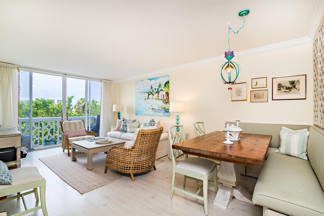 227 Brazilian Ave in Palm Beach, FL - Building Photo