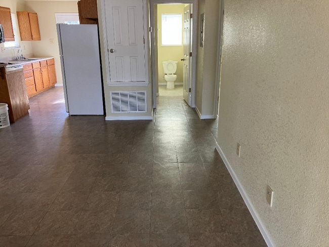 504 Cantrell Ave in Jourdanton, TX - Building Photo - Building Photo