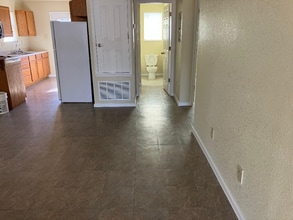 506 Cantrell Ave in Jourdanton, TX - Building Photo - Building Photo