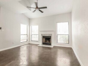 2400 Julian St in Houston, TX - Building Photo - Building Photo
