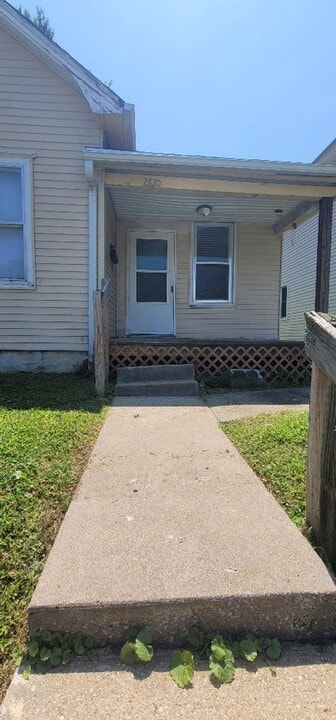 2820 Jules St in St. Joseph, MO - Building Photo