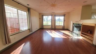 1537 Hermocilla Way in San Jose, CA - Foto de edificio - Building Photo