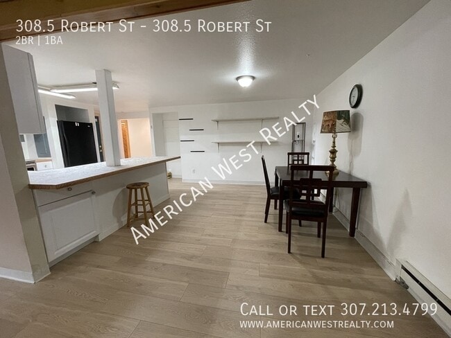308.5 Robert St in Cody, WY - Foto de edificio - Building Photo