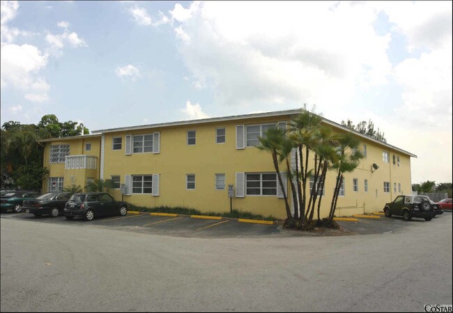 2400 NE 25th Pl in Fort Lauderdale, FL - Foto de edificio - Building Photo