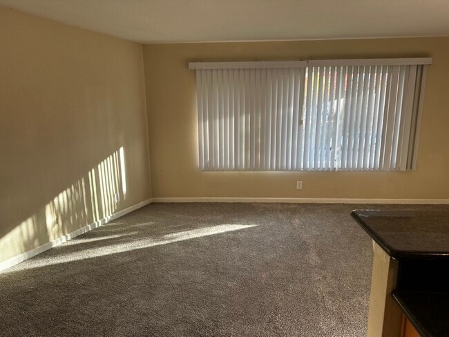 6031 Northcrest Cir, Unit #4 in Carmichael, CA - Foto de edificio - Building Photo