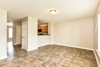 8043 Logan Dr in La Vergne, TN - Building Photo - Building Photo