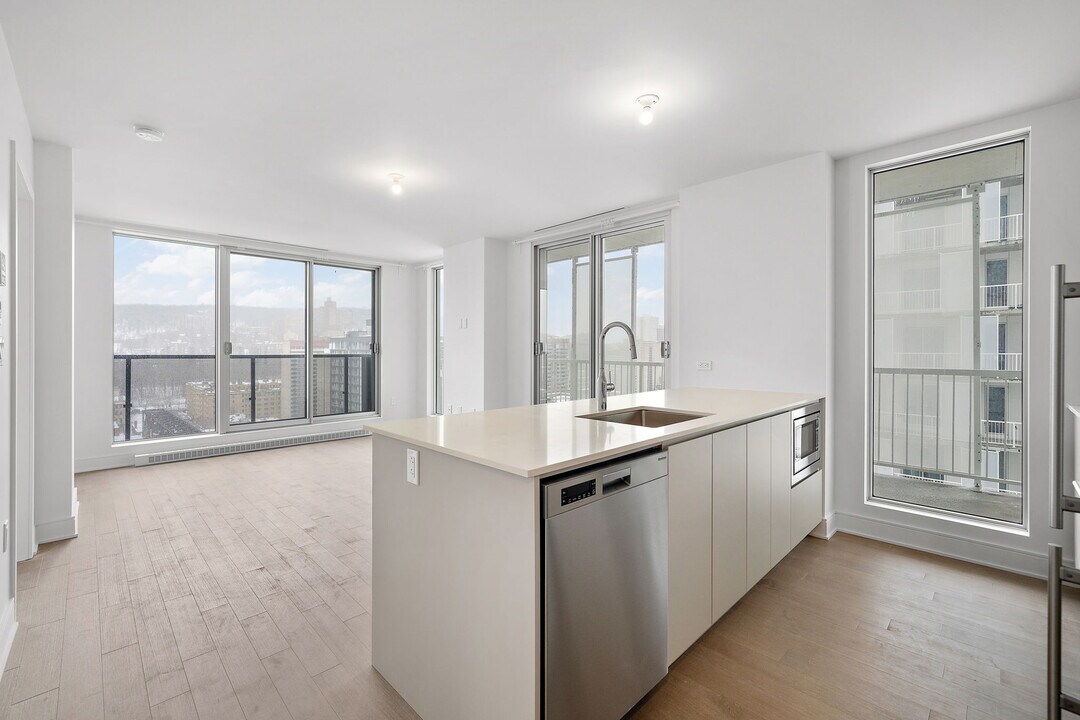 2320 Tupper St in Montréal, QC - Building Photo