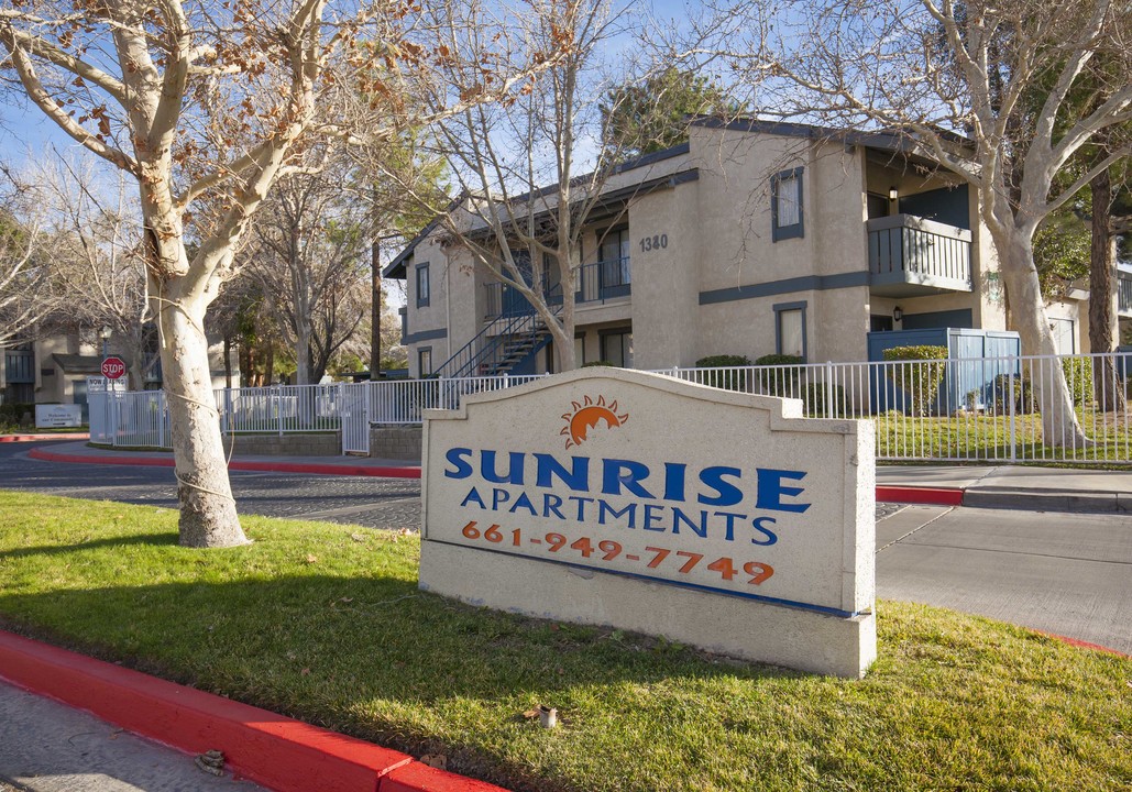 Sunrise Lancaster Apartments in Lancaster, CA - Building Photo