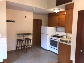 1181 Middlesex St, Unit 2 in Lowell, MA - Building Photo - Building Photo