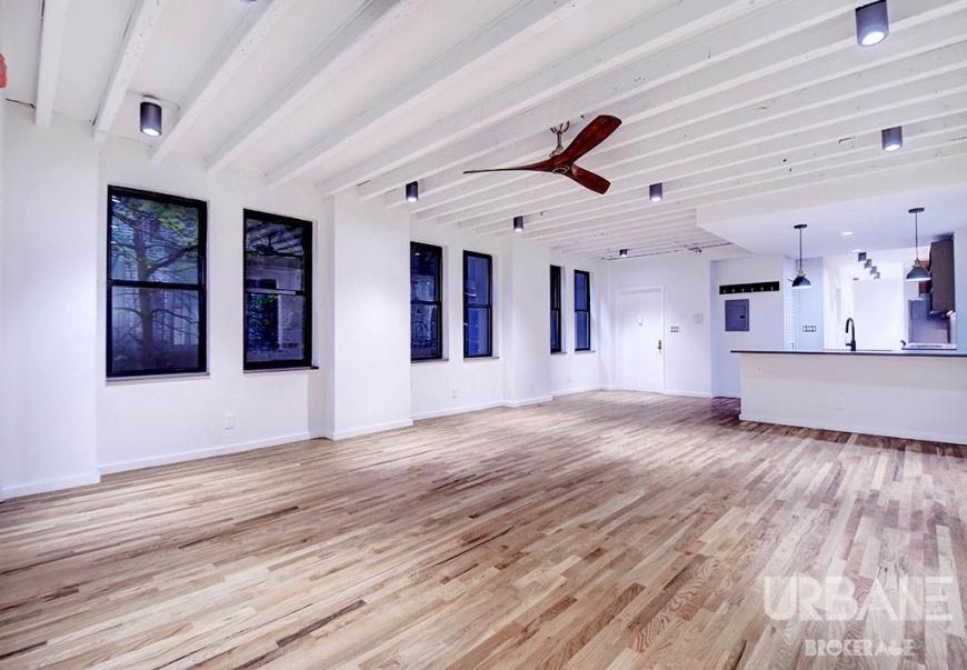 84 E 10th St in New York, NY - Building Photo