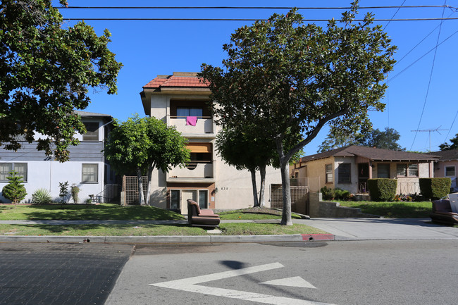 535 E Garfield Ave in Glendale, CA - Building Photo - Building Photo