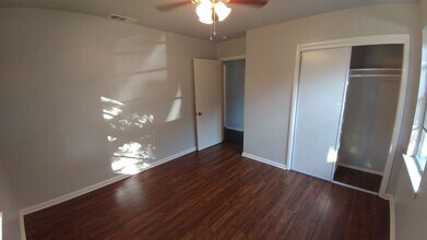 2523 Gross Rd in Dallas, TX - Building Photo - Building Photo