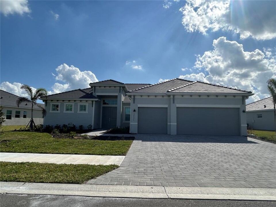 17535 Sandpearl Rd in Venice, FL - Foto de edificio