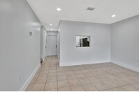 6310 Moseley St in Hollywood, FL - Building Photo - Building Photo