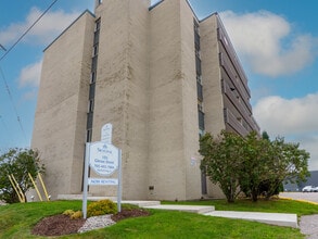 Bay Court Apartments in North Bay, ON - Building Photo - Building Photo