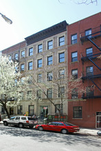 210 W 82nd St in New York, NY - Foto de edificio - Building Photo