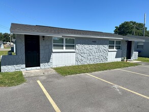 Oakwood Apartments in Tampa, FL - Foto de edificio - Building Photo