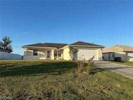 2207 NE 15th Ln in Cape Coral, FL - Building Photo
