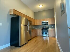 353 Main St, Unit 3-2 in Middletown, CT - Building Photo - Building Photo