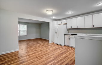 204 Parkwood Dr in Cranberry Township, PA - Building Photo - Building Photo