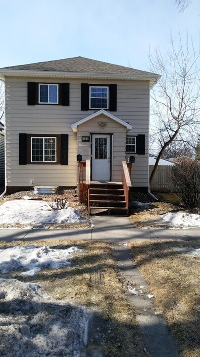 114 Walnut Street in Grand Forks, ND - Building Photo