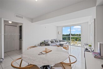 6362 Collins Ave in Miami Beach, FL - Foto de edificio - Building Photo