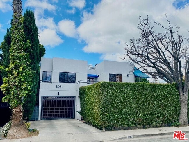 property at 805 N W Knoll Dr