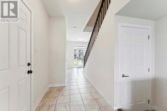 227 Ormiston Cres in Ottawa, ON - Building Photo - Building Photo