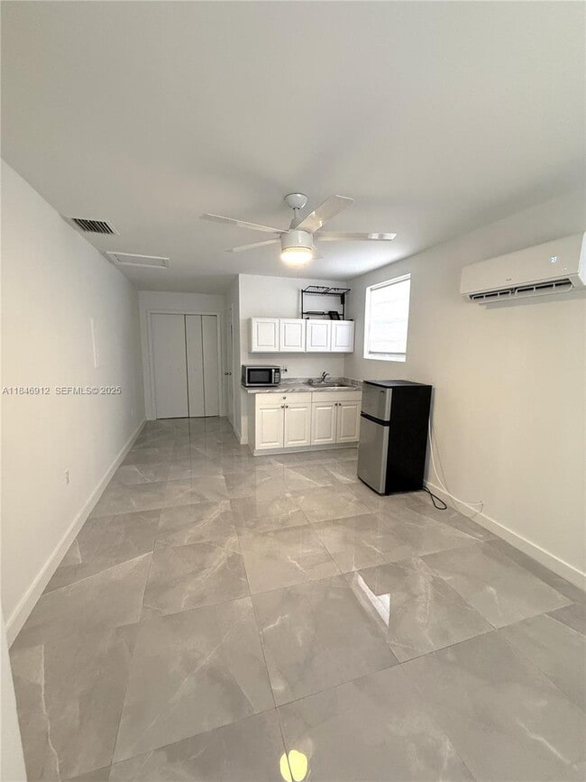 624 Westward Dr in Miami Springs, FL - Building Photo - Building Photo
