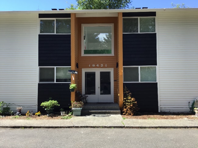19421 28th Ave NE in Lake Forest Park, WA - Building Photo - Building Photo