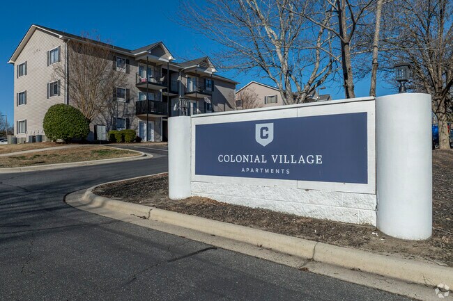 Colonial Village in Lincolnton, NC - Foto de edificio - Building Photo