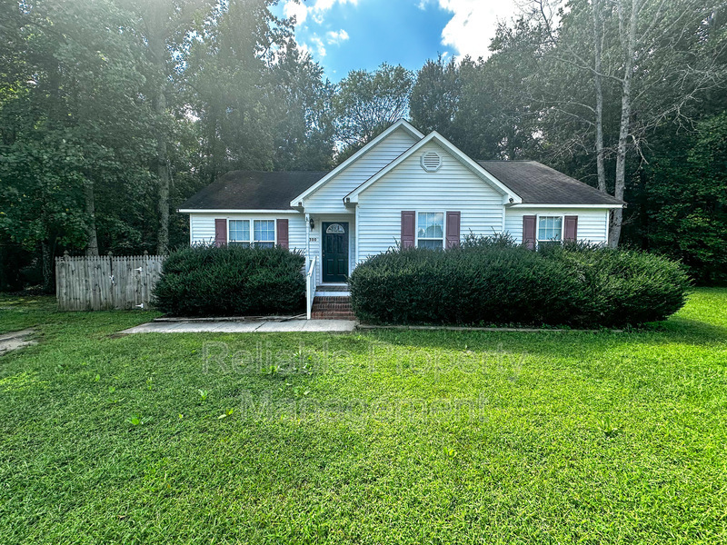 300 Melanie Ct in Clayton, NC - Foto de edificio