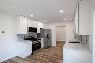 52 Stanton Ct in Schaumburg, IL - Building Photo - Building Photo