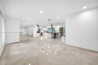 3441 N Hills Dr in Hollywood, FL - Building Photo - Building Photo