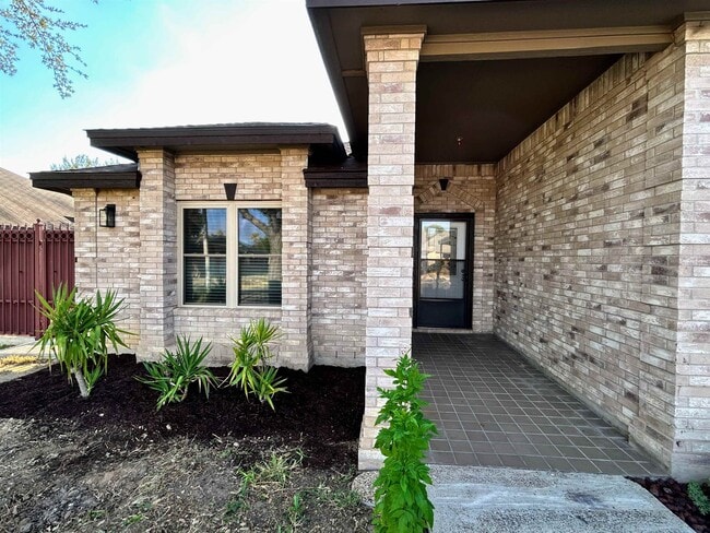 9108 Tundra Ave in Laredo, TX - Building Photo - Building Photo