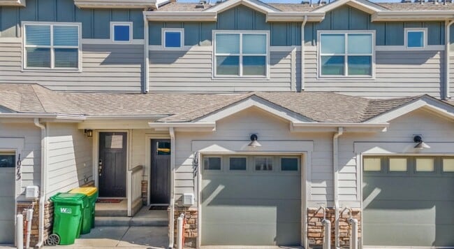 property at 1071 Oak Cir
