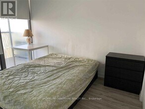 50 Charles St E in Toronto, ON - Building Photo - Building Photo