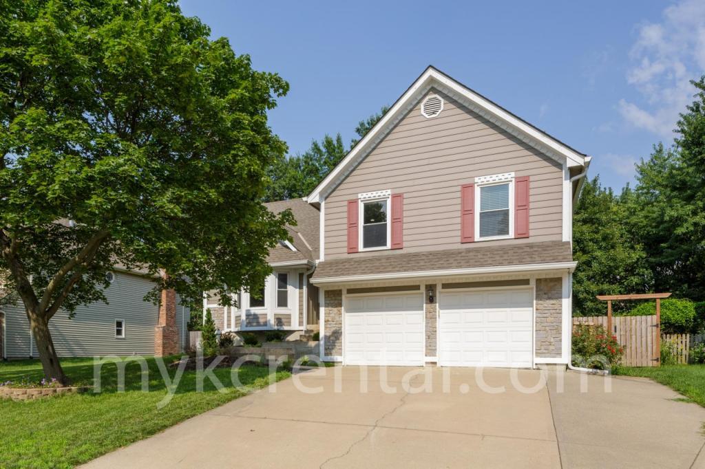 2024 S Downing St in Olathe, KS - Building Photo