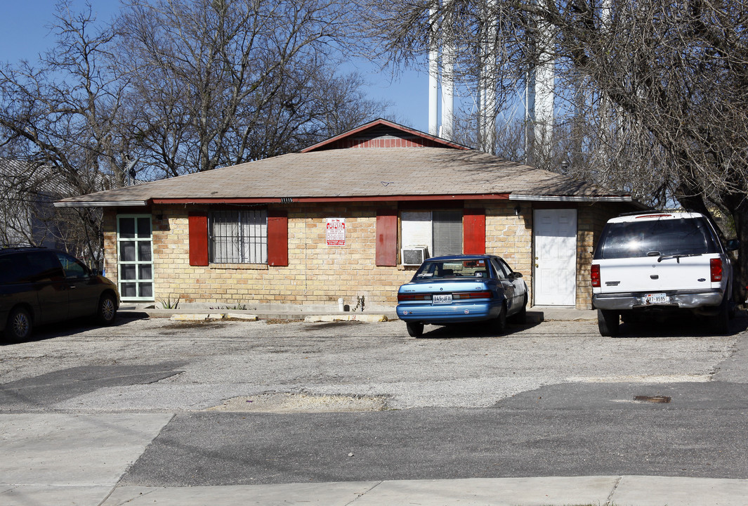 11115 Belair Dr in San Antonio, TX - Foto de edificio