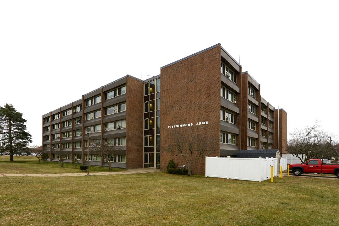 Fitzsimmons Arms in Taunton, MA - Foto de edificio