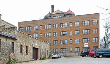 Park Lane Apartments in Racine, WI - Building Photo - Building Photo