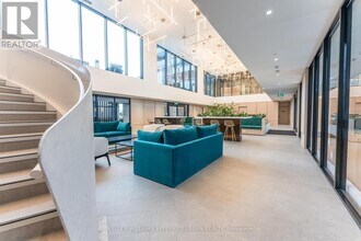 3079 Trafalgar Rd in Oakville, ON - Building Photo - Building Photo