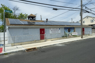 43 Frank Ct in Brooklyn, NY - Foto de edificio - Building Photo