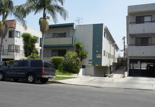 4836 Rosewood Ave in Los Angeles, CA - Building Photo - Building Photo