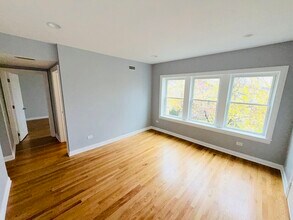 4204 N Melvina Ave, Unit 2 in Chicago, IL - Building Photo - Building Photo