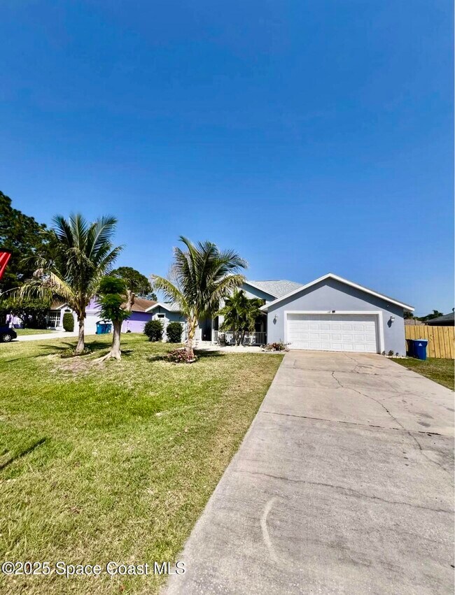 687 Americana Blvd NW in Palm Bay, FL - Building Photo - Building Photo