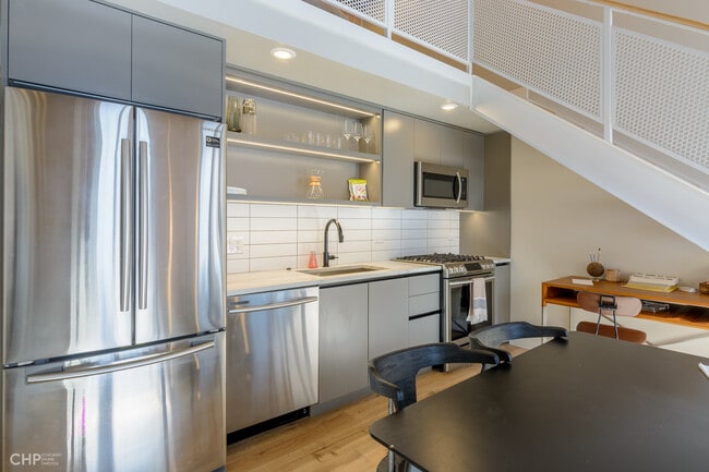 729 N Sangamon St, Unit 412 in Chicago, IL - Building Photo - Building Photo